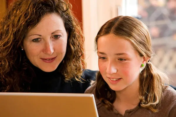 files/momdaughtercomputer600x400.webp